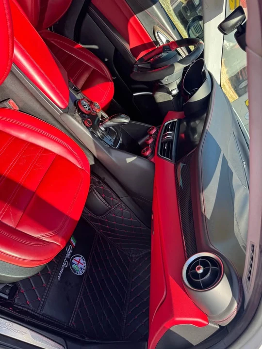 2018 Alfa Romeo Giulia - Image 12 of 20