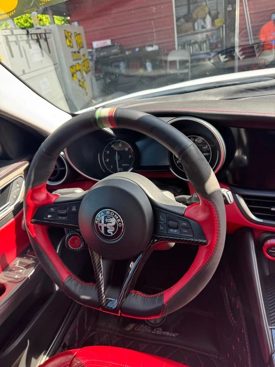 2018 Alfa Romeo Giulia - Image 8 of 20