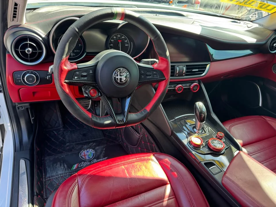 2018 Alfa Romeo Giulia - Image 5 of 20