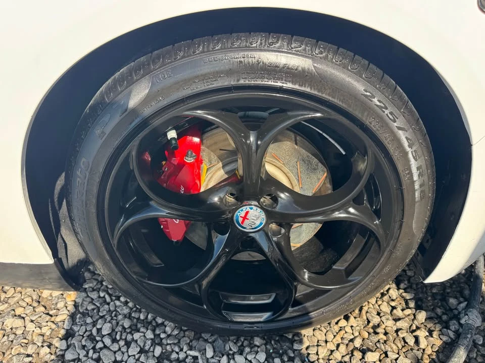 2018 Alfa Romeo Giulia - Image 14 of 20