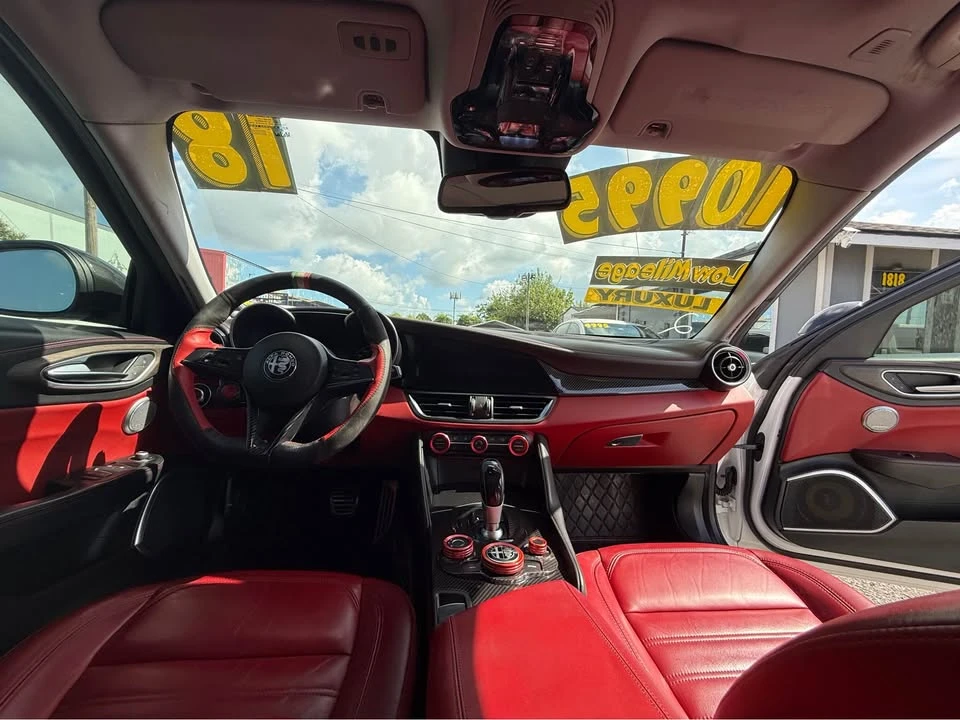 2018 Alfa Romeo Giulia - Image 14 of 20