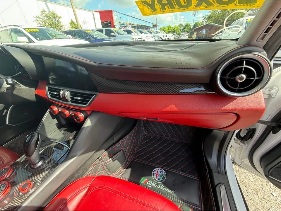 2018 Alfa Romeo Giulia - Image 18 of 20