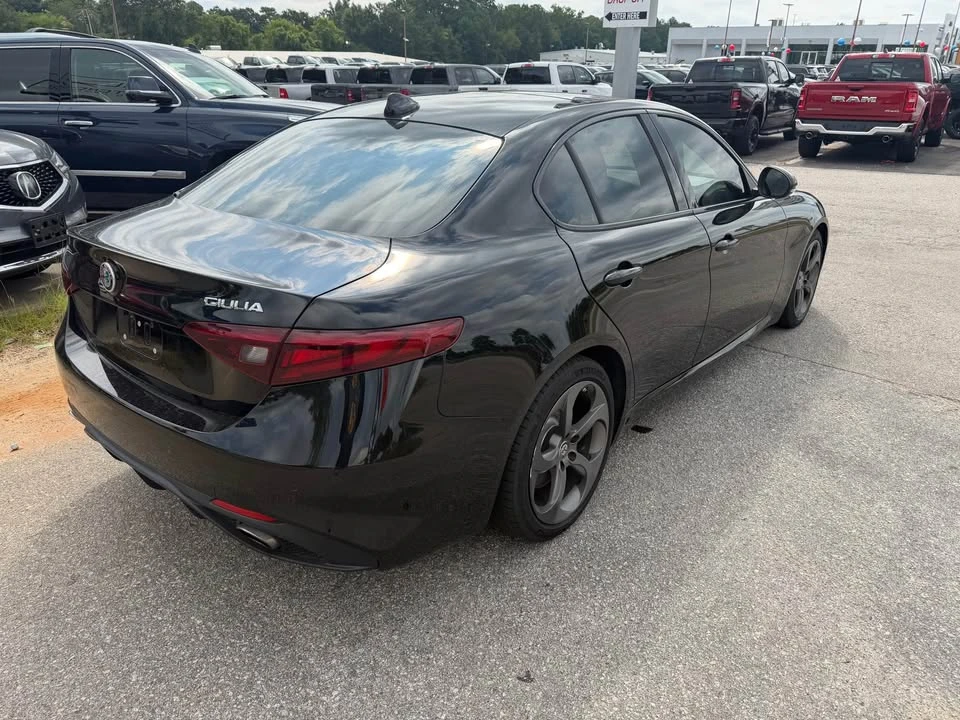 2018 Alfa Romeo Giulia - Image 5 of 13