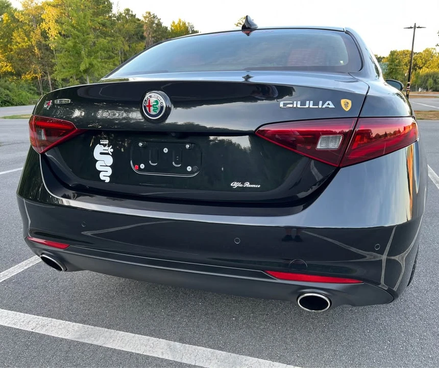 2018 Alfa Romeo Giulia - Image 9 of 20