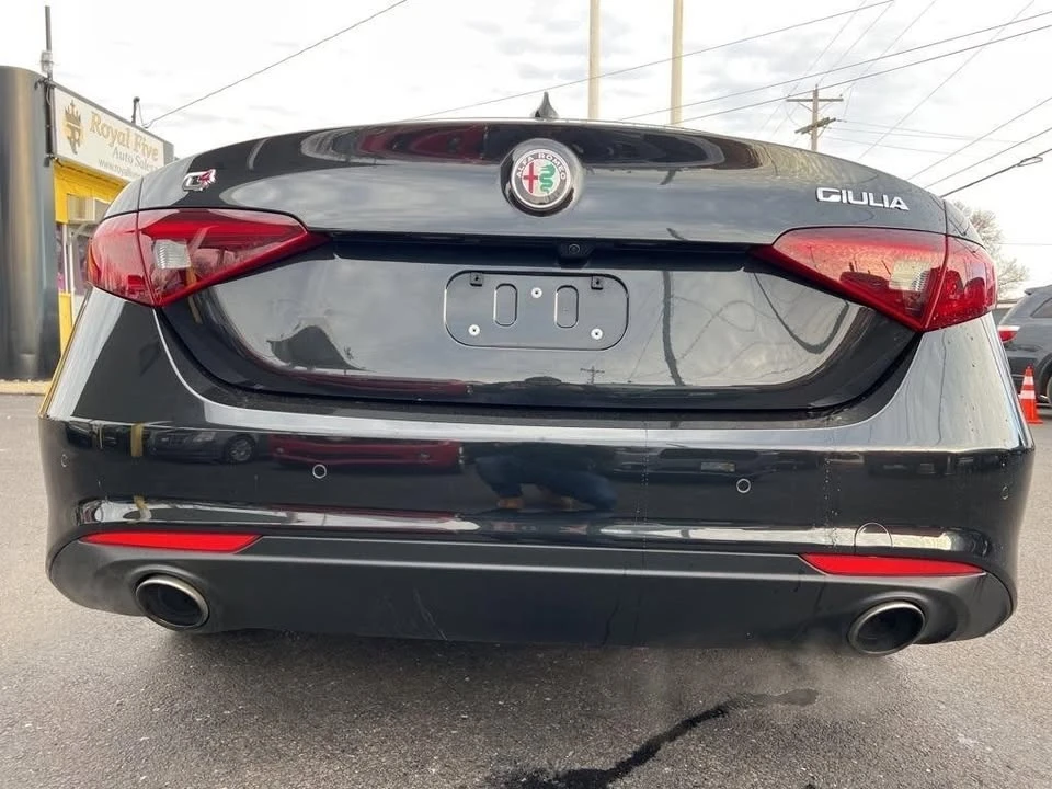2018 Alfa Romeo Giulia - Image 17 of 20