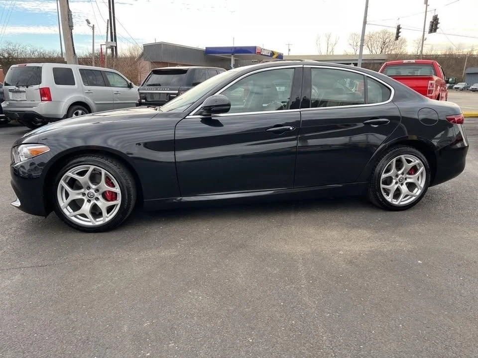 2018 Alfa Romeo Giulia - Image 13 of 20