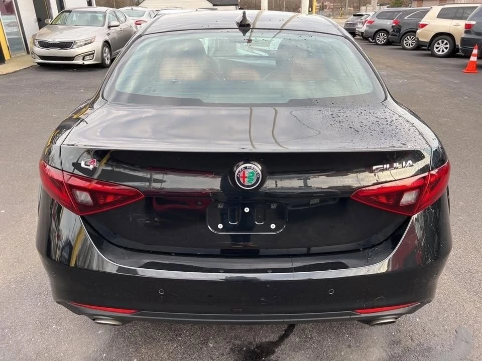 2018 Alfa Romeo Giulia - Image 16 of 20