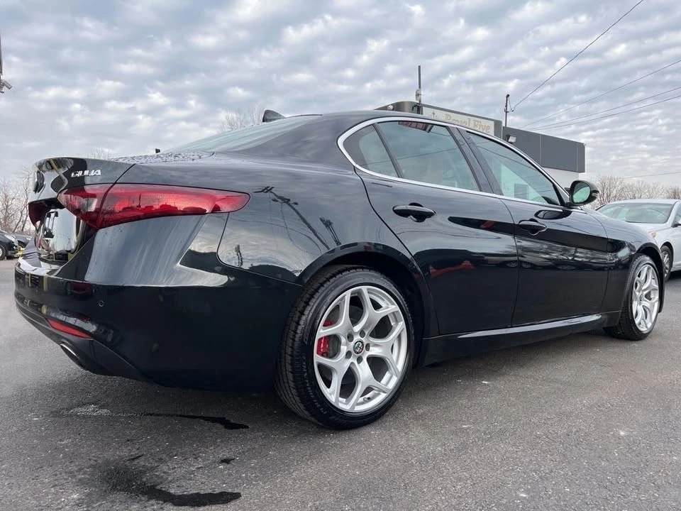 2018 Alfa Romeo Giulia - Image 19 of 20