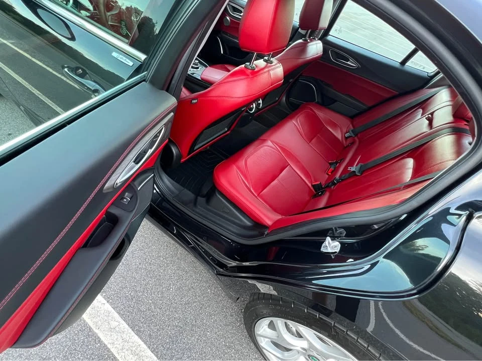 2018 Alfa Romeo Giulia - Image 18 of 20
