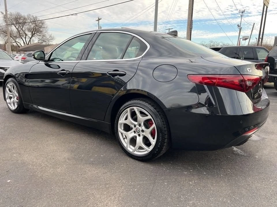 2018 Alfa Romeo Giulia - Image 14 of 20