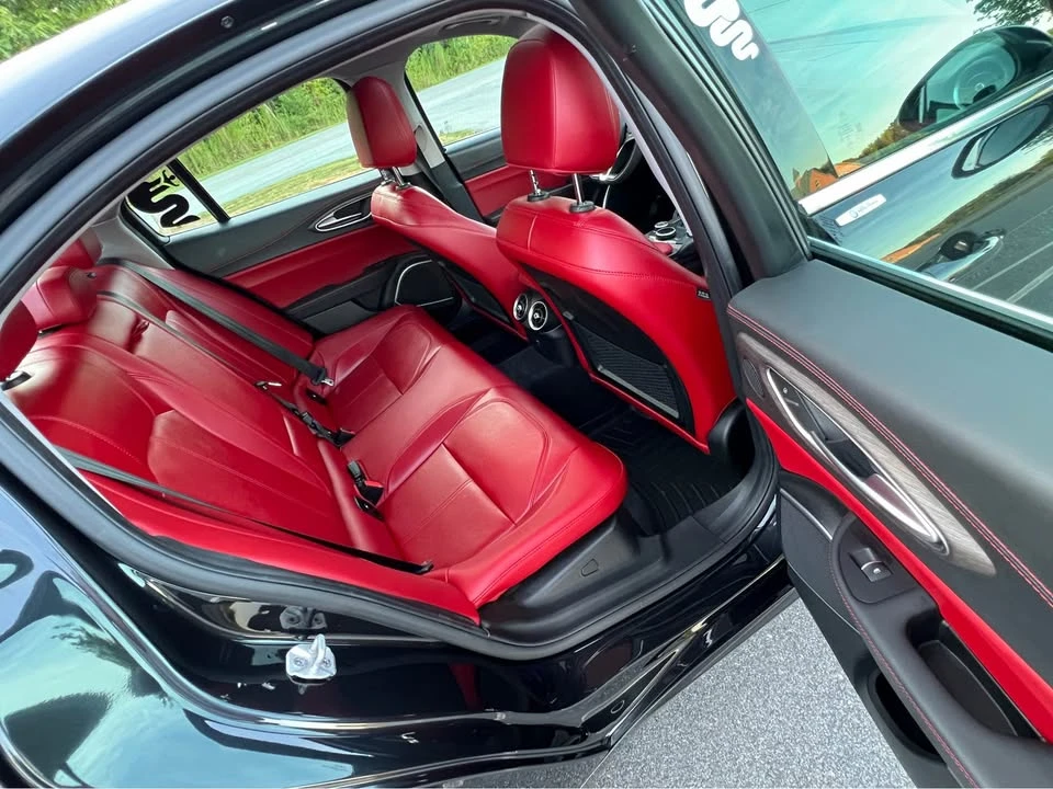 2018 Alfa Romeo Giulia - Image 17 of 20