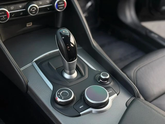 2018 Alfa Romeo Giulia - Image 21 of 27