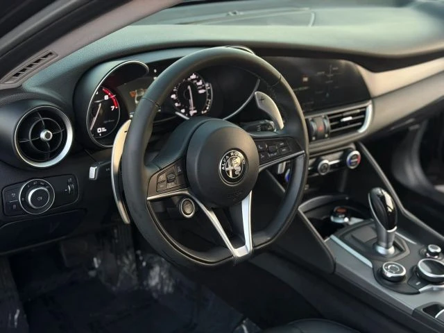 2018 Alfa Romeo Giulia - Image 15 of 27