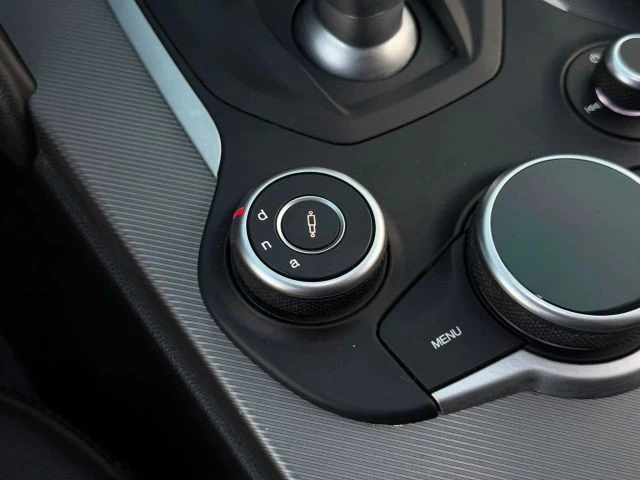 2018 Alfa Romeo Giulia - Image 22 of 27
