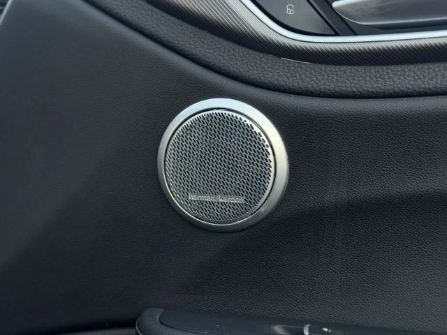 2018 Alfa Romeo Giulia - Image 17 of 27