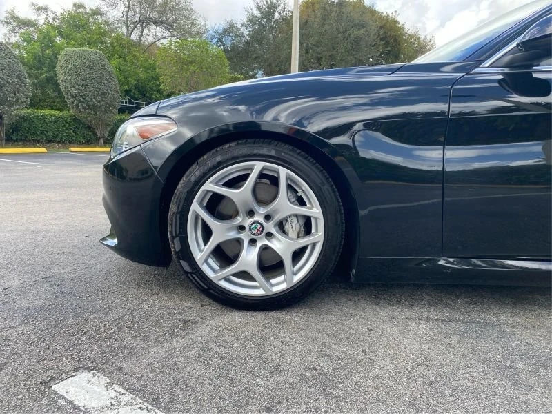 2018 Alfa Romeo Giulia - Image 13 of 14