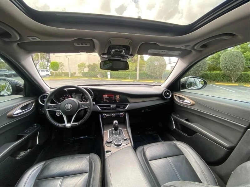 2018 Alfa Romeo Giulia - Image 14 of 14