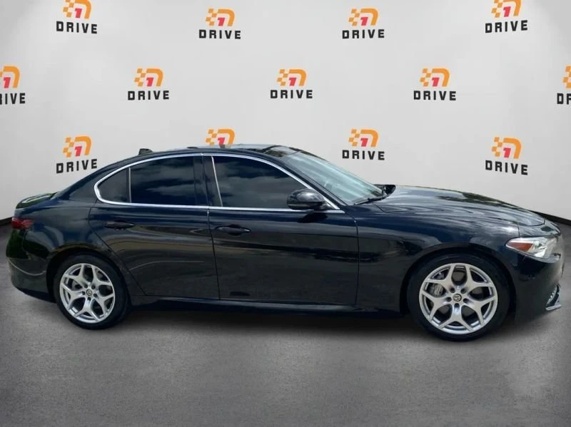 2018 Alfa Romeo Giulia - Image 5 of 14