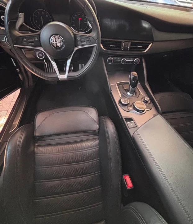 2018 Alfa Romeo Giulia - Image 7 of 10