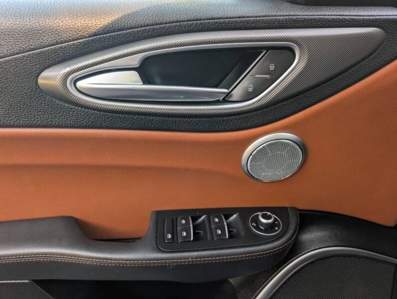 2018 Alfa Romeo Giulia - Image 16 of 20