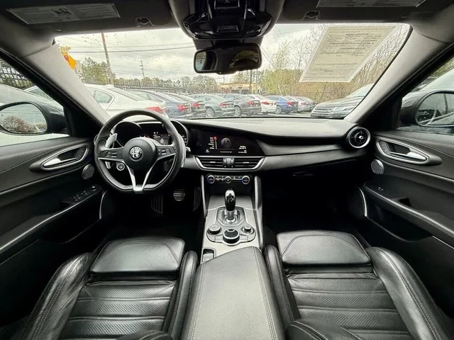 2018 Alfa Romeo Giulia - Image 16 of 20