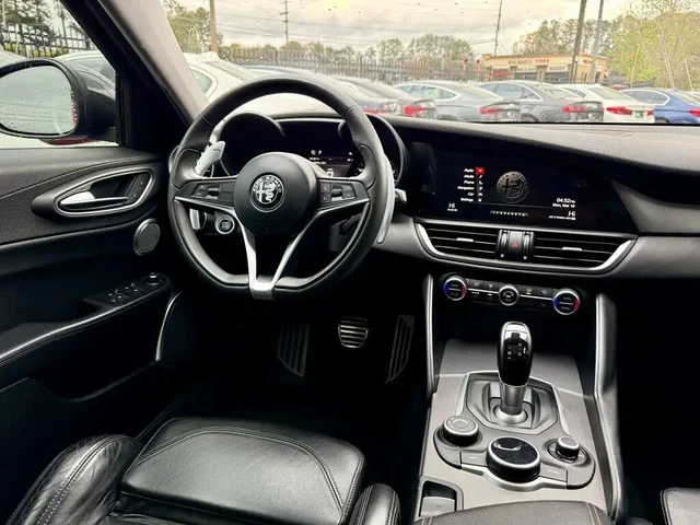 2018 Alfa Romeo Giulia - Image 17 of 20