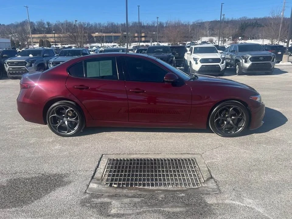 2018 Alfa Romeo Giulia - Image 5 of 10