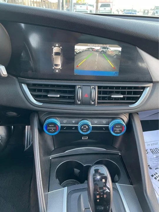 2018 Alfa Romeo Giulia - Image 14 of 14