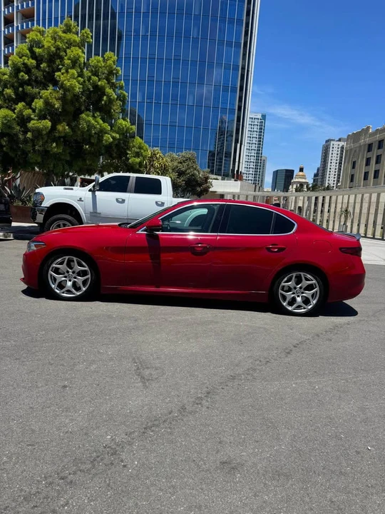 2018 Alfa Romeo Giulia - Image 5 of 8