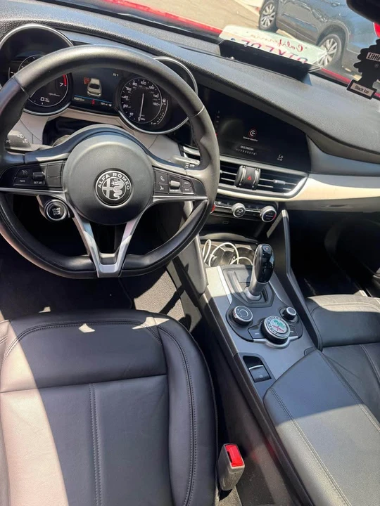 2018 Alfa Romeo Giulia - Image 7 of 8