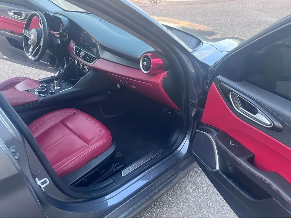 2018 Alfa Romeo Giulia - Image 15 of 19
