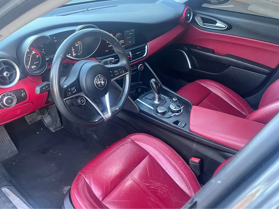 2018 Alfa Romeo Giulia - Image 13 of 19