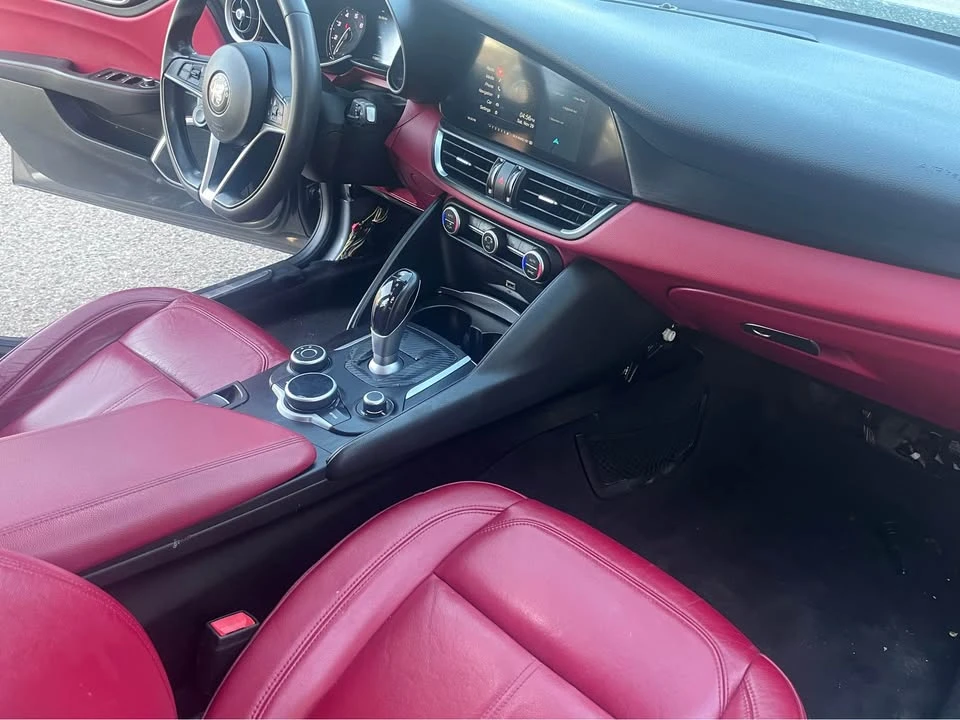 2018 Alfa Romeo Giulia - Image 16 of 19