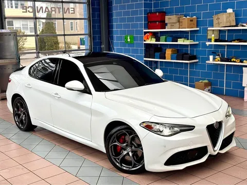 2018 Alfa Romeo Giulia Ti Sport Carbon Sedan