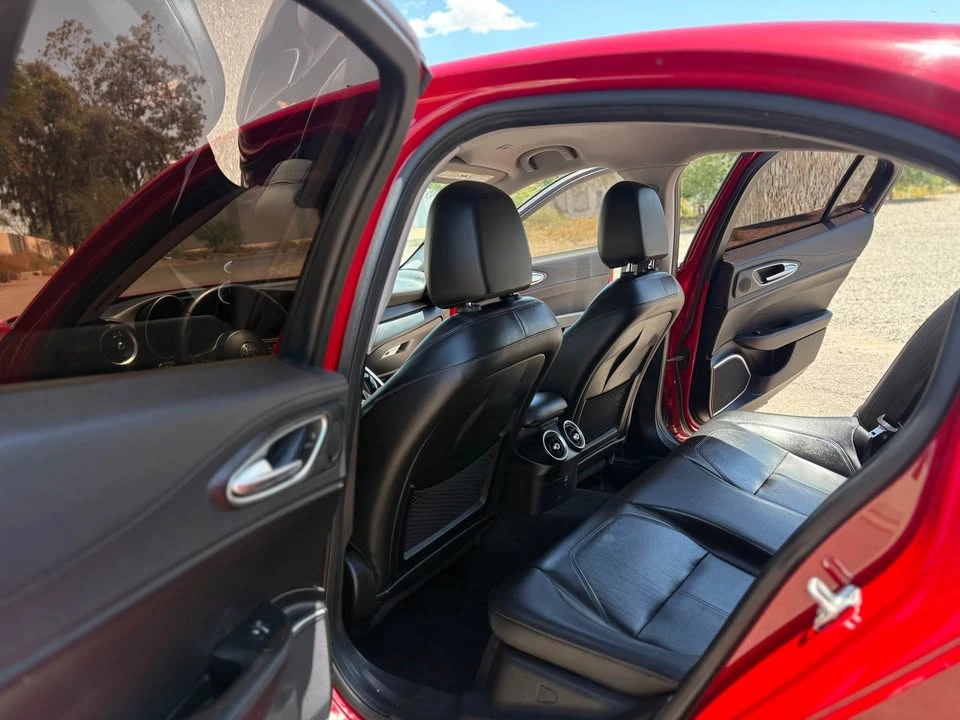 2018 Alfa Romeo Giulia - Image 15 of 19