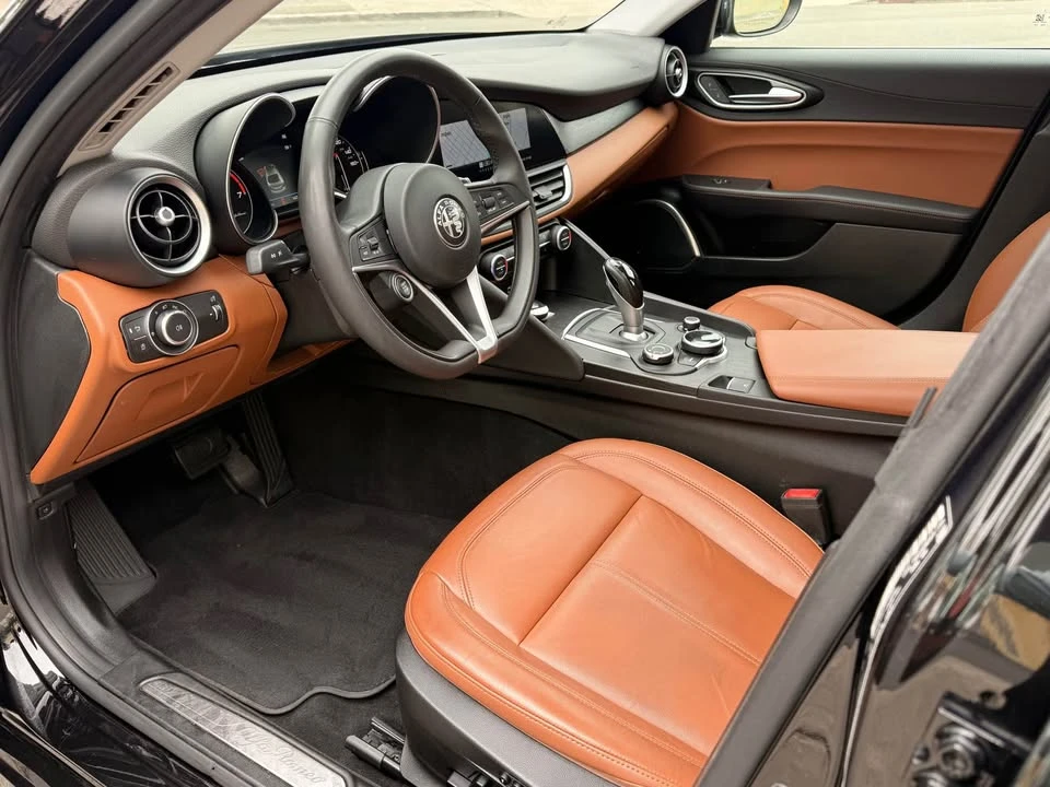 2018 Alfa Romeo Giulia - Image 9 of 16