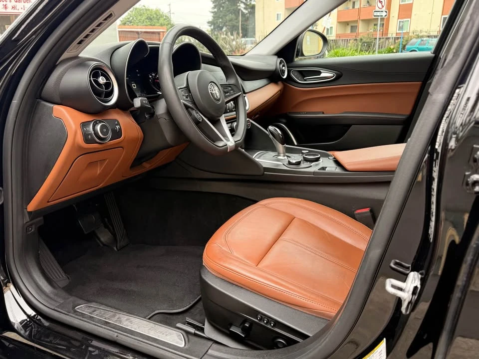 2018 Alfa Romeo Giulia - Image 8 of 16