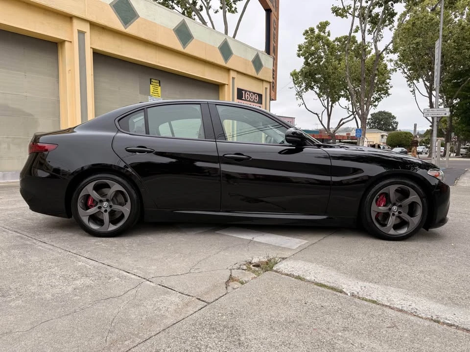 2018 Alfa Romeo Giulia - Image 5 of 16