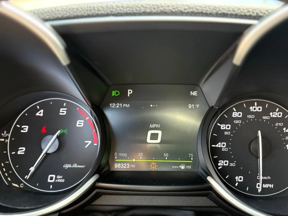 2018 Alfa Romeo Giulia - Image 11 of 19