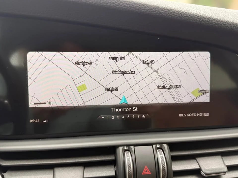 2018 Alfa Romeo Giulia - Image 13 of 16