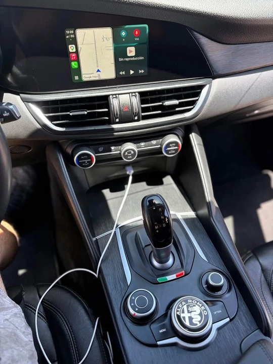 2018 Alfa Romeo Giulia - Image 12 of 19