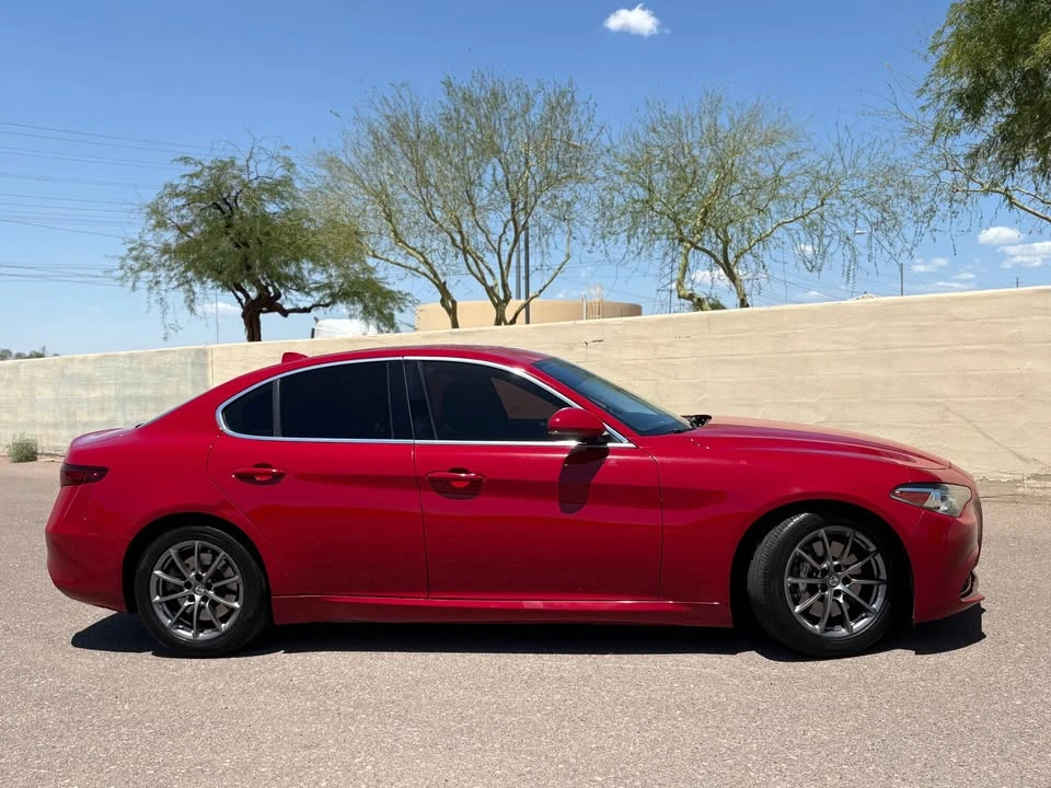 2018 Alfa Romeo Giulia - Image 9 of 19