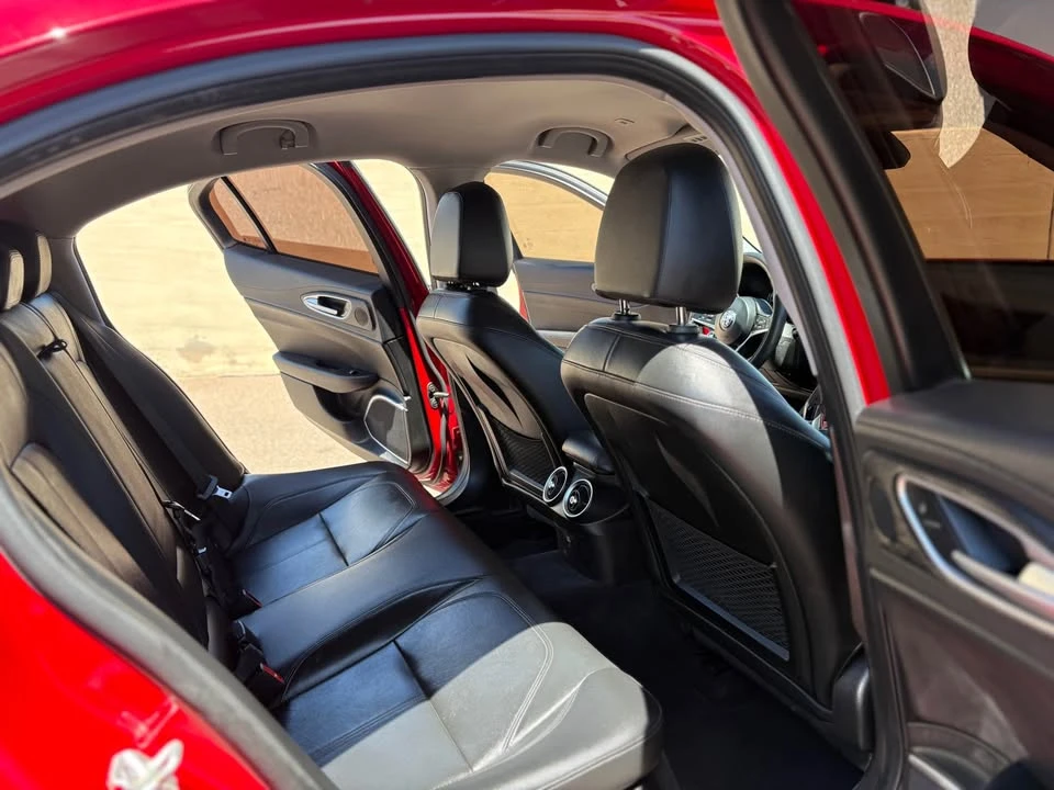 2018 Alfa Romeo Giulia - Image 14 of 19