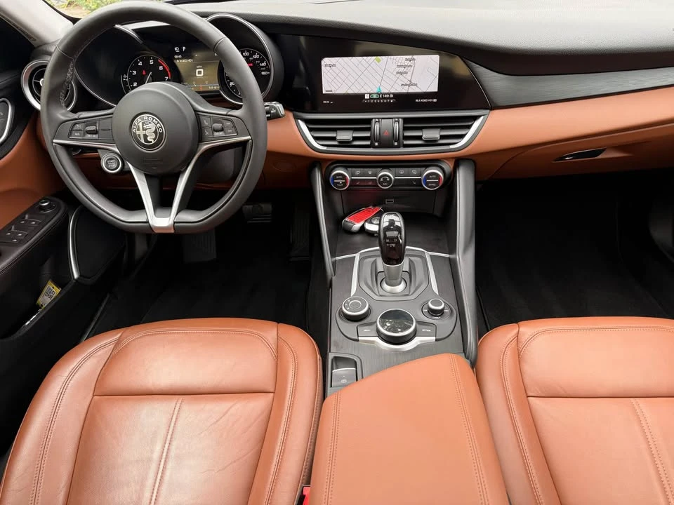 2018 Alfa Romeo Giulia - Image 11 of 16