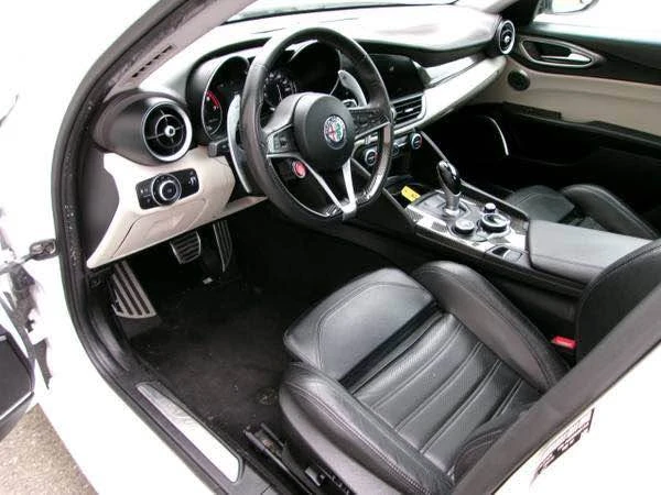 2018 Alfa Romeo Giulia - Image 8 of 20