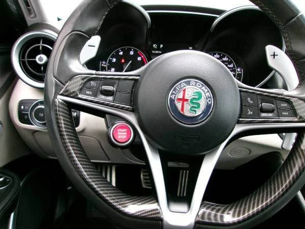2018 Alfa Romeo Giulia - Image 15 of 20