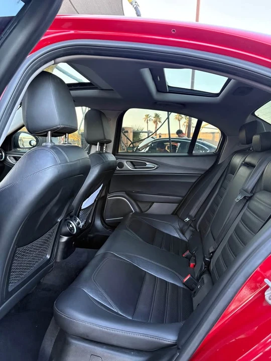 2018 Alfa Romeo Giulia - Image 16 of 19