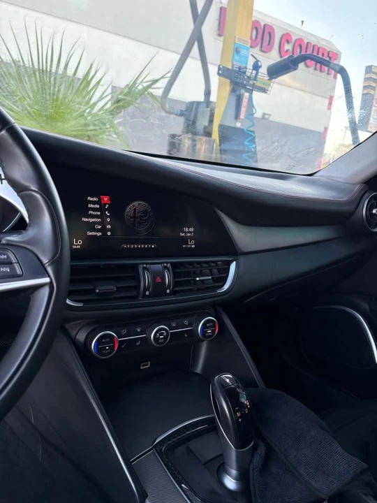2018 Alfa Romeo Giulia - Image 12 of 19