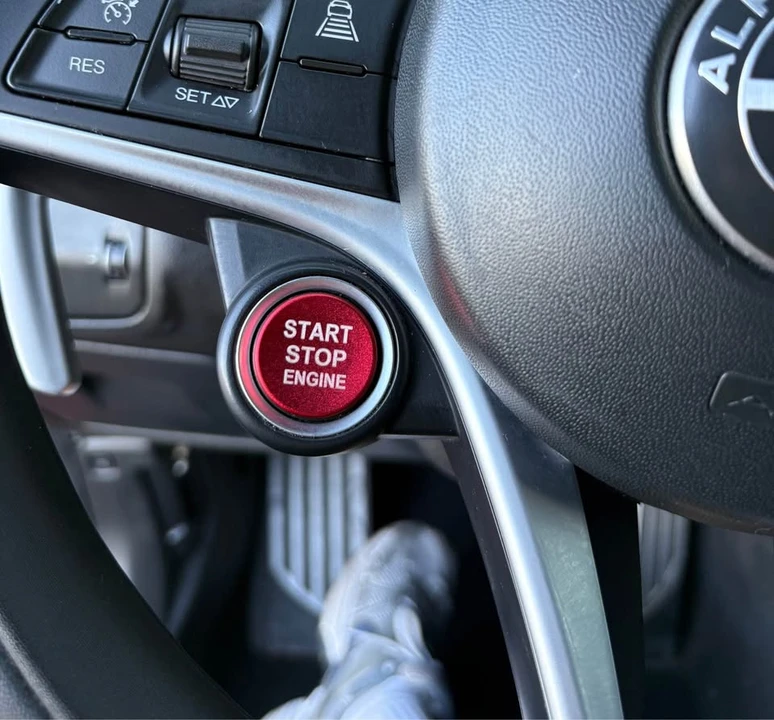 2018 Alfa Romeo Giulia - Image 10 of 15