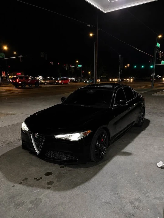 2018 Alfa Romeo Giulia - Image 13 of 15